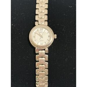 Time America Women's Classic Round Silver Tone White Wristwatch Hong Kong
